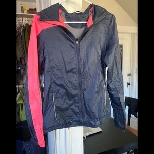 Brooks super lightweight wind jacket for running. Women’s small.